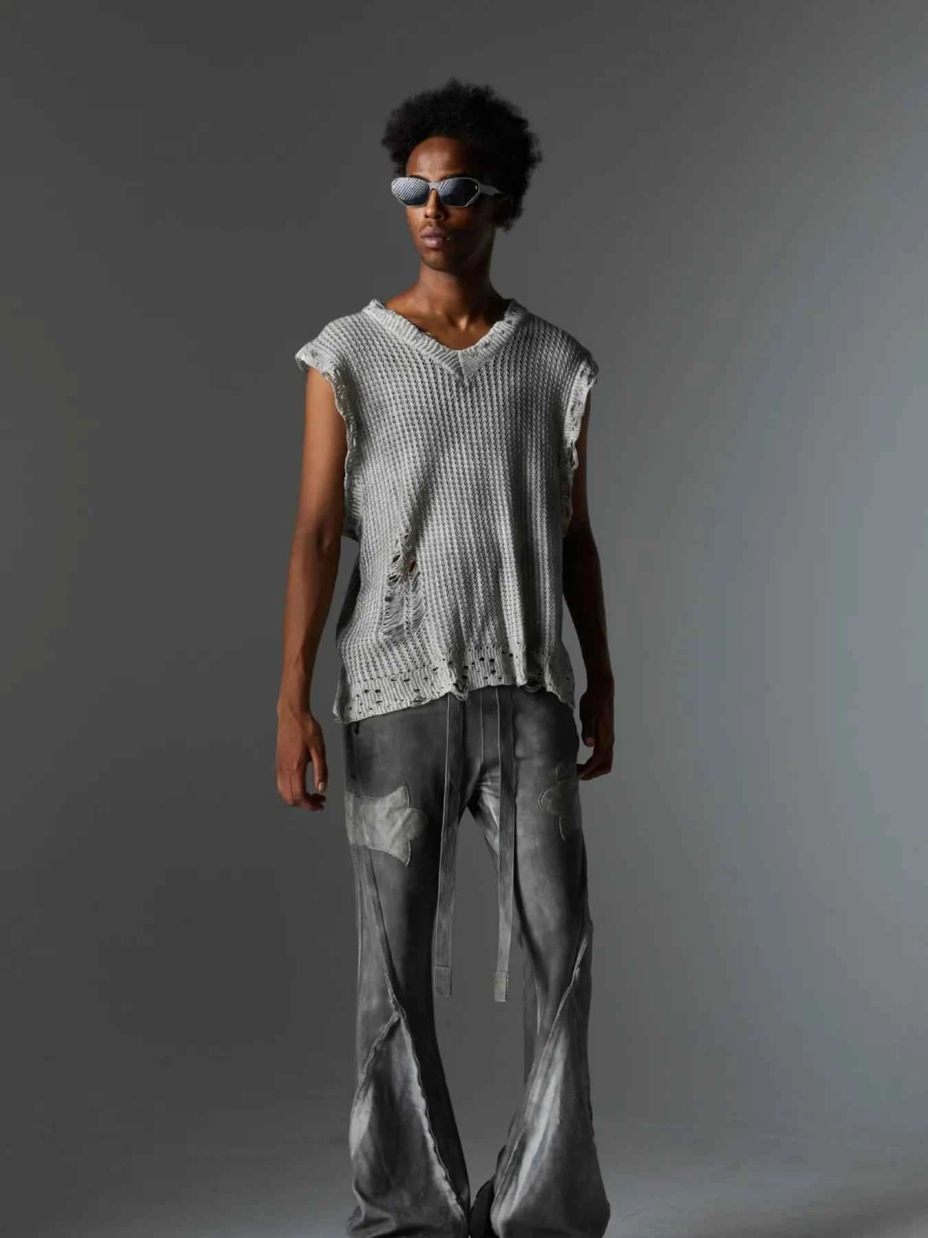 Men's Distressed Hem Knit Sweater Vest