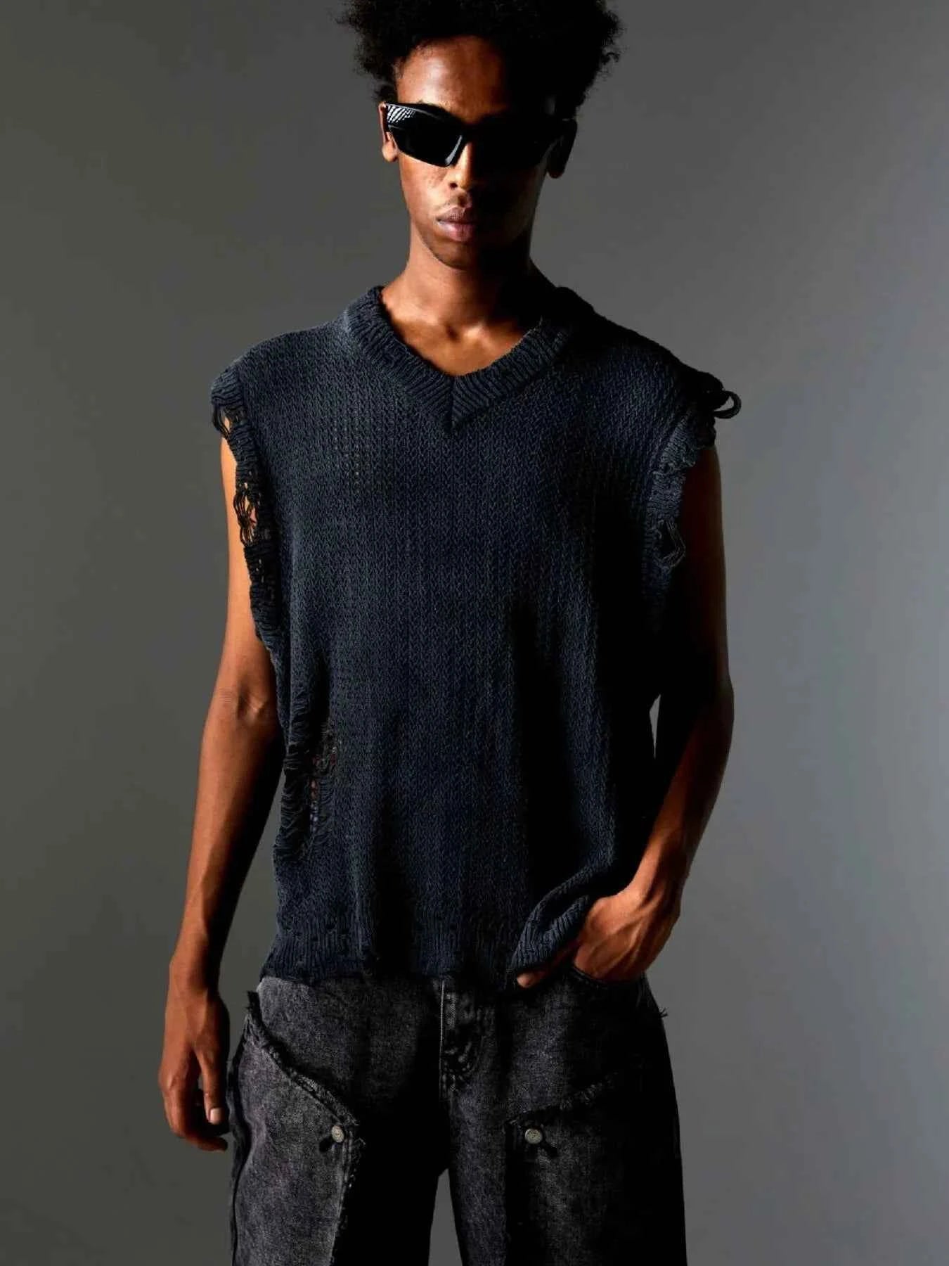 Men's Distressed Hem Knit Sweater Vest