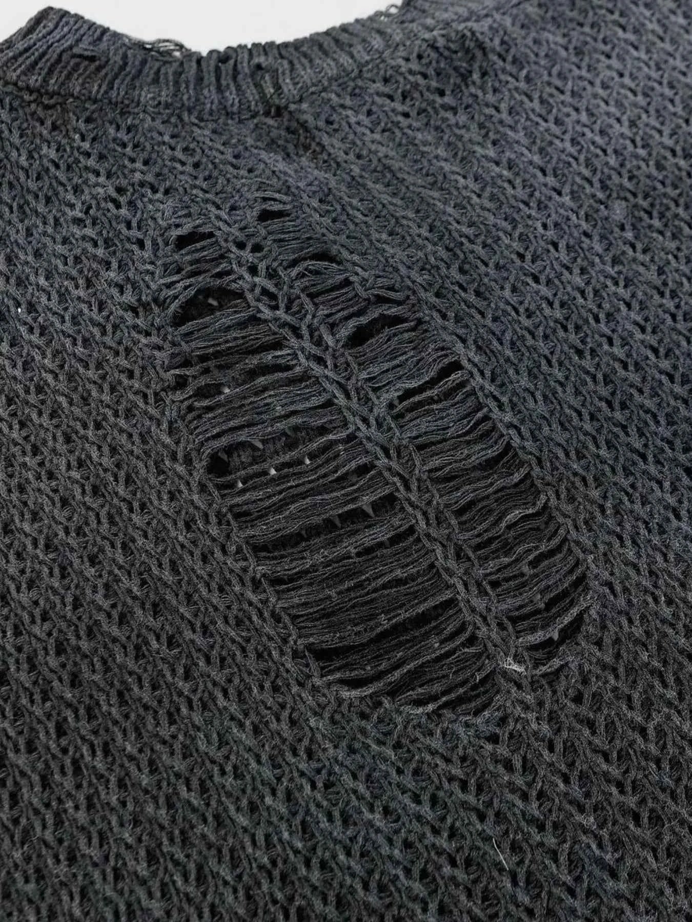 Men's Distressed Hem Knit Sweater Vest