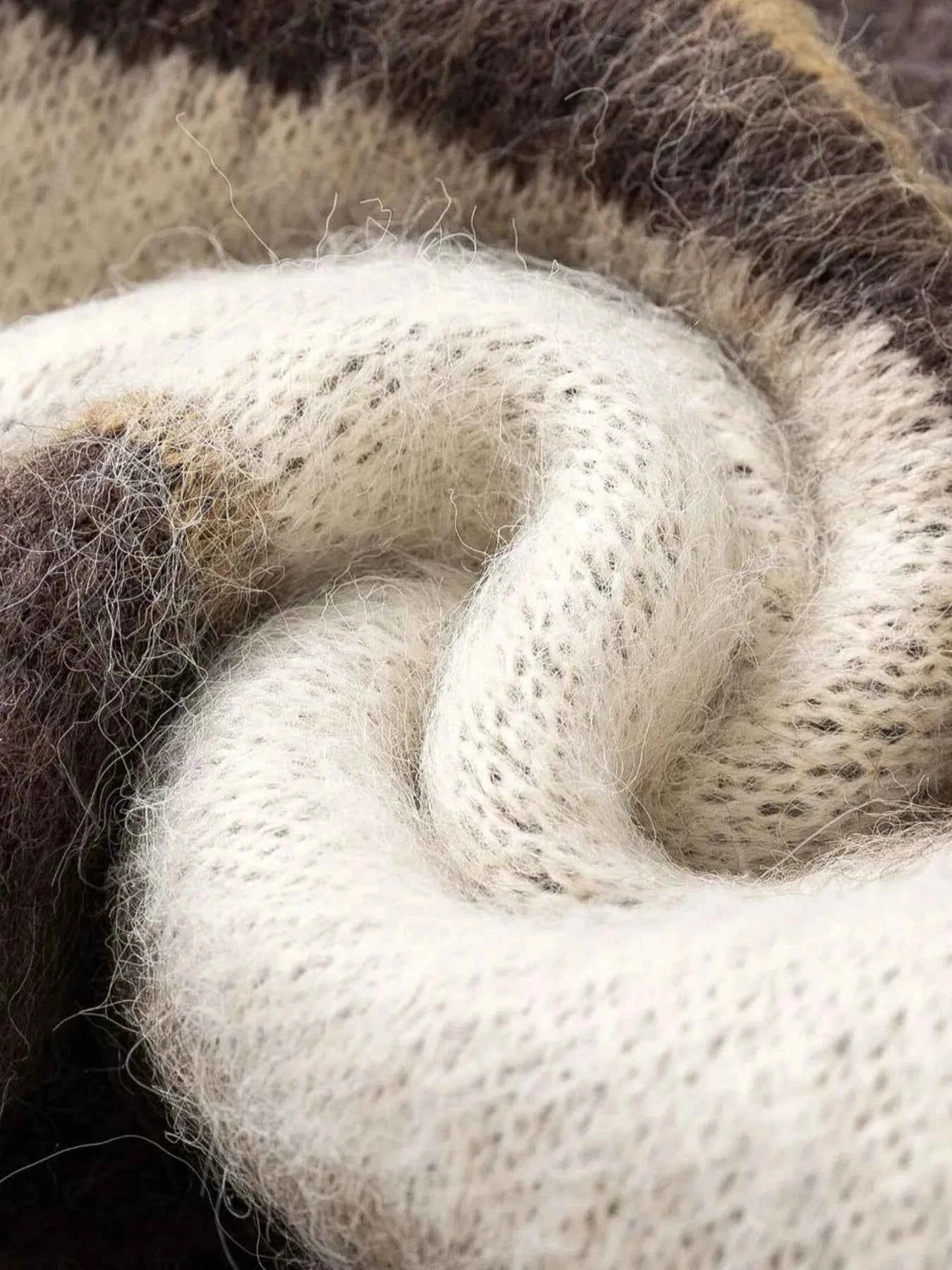 Men's Wave Striped Pattern Oversized Knit Sweater