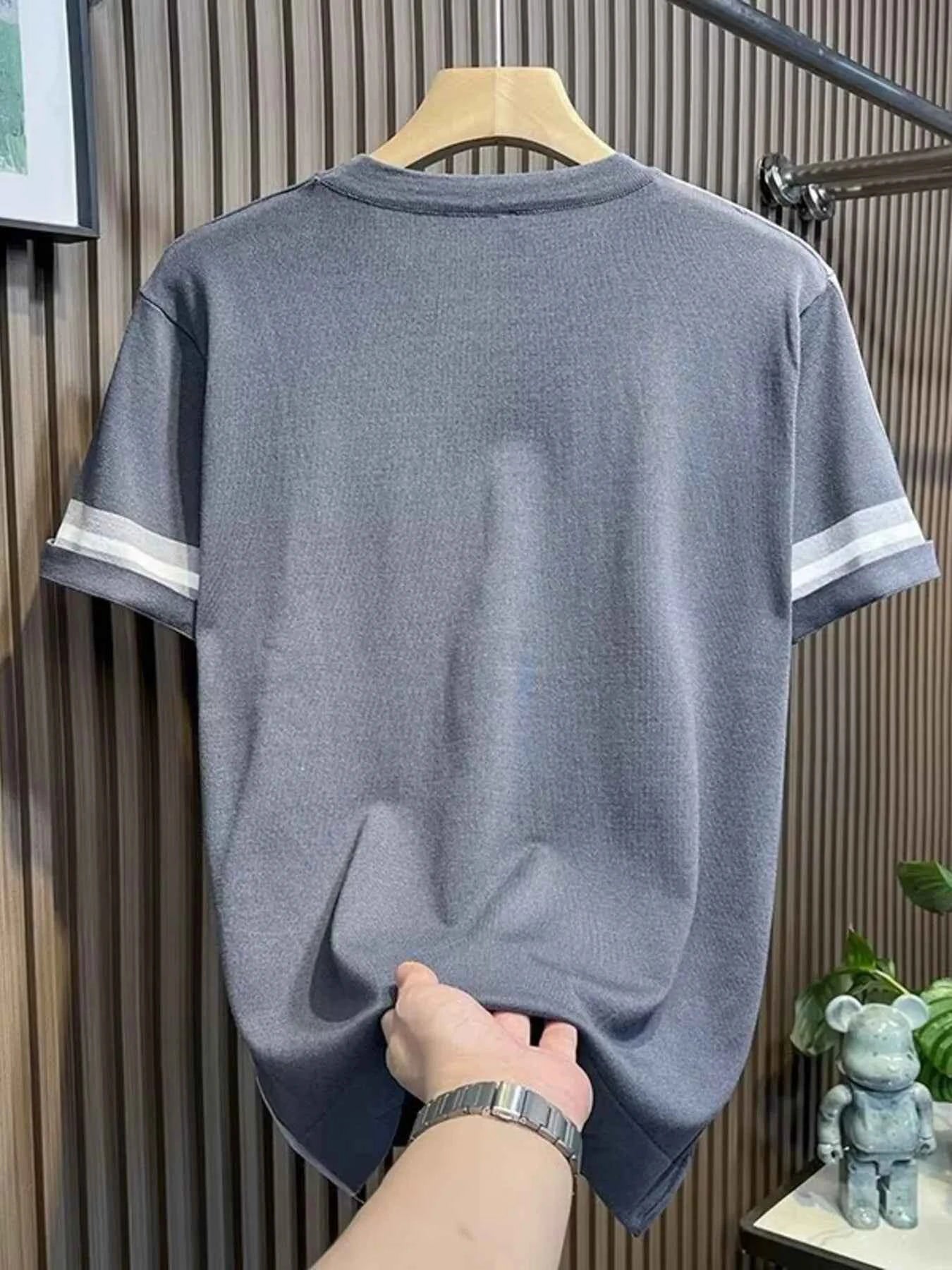 Men's Full Size Contrast Shoulder Stripes Round Neck T-Shirt Plus Size