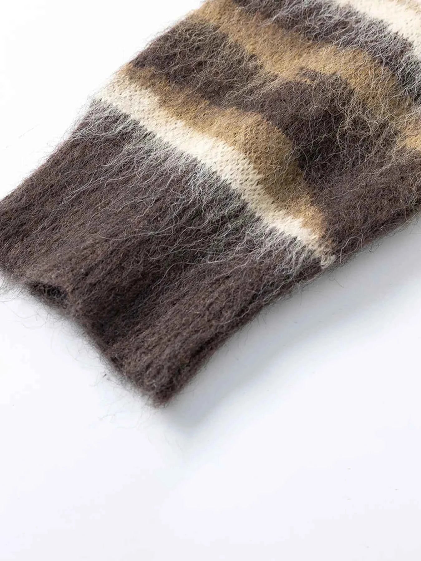 Men's Wave Striped Pattern Oversized Knit Sweater