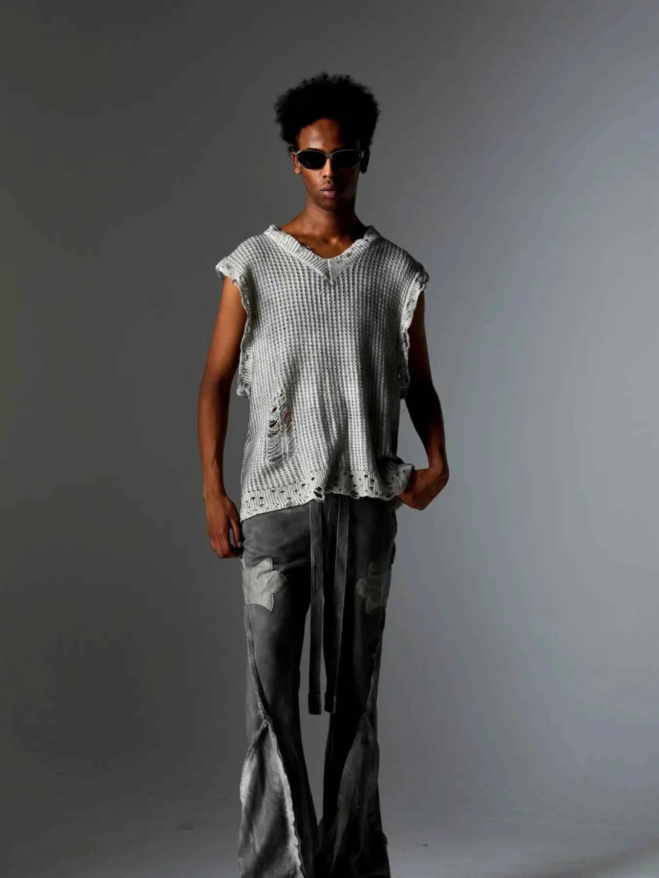 Men's Distressed Hem Knit Sweater Vest