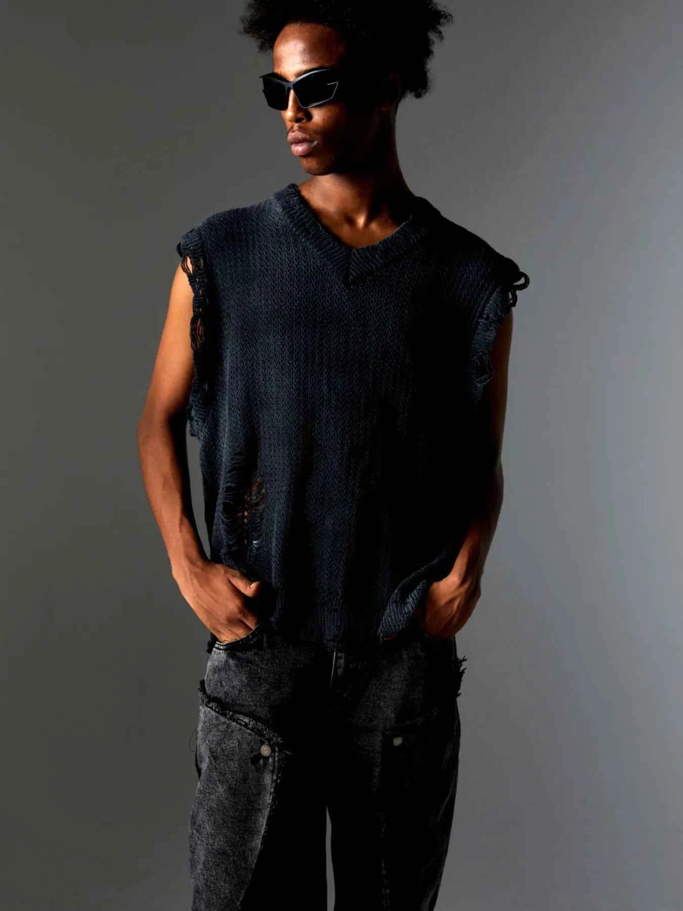 Men's Distressed Hem Knit Sweater Vest