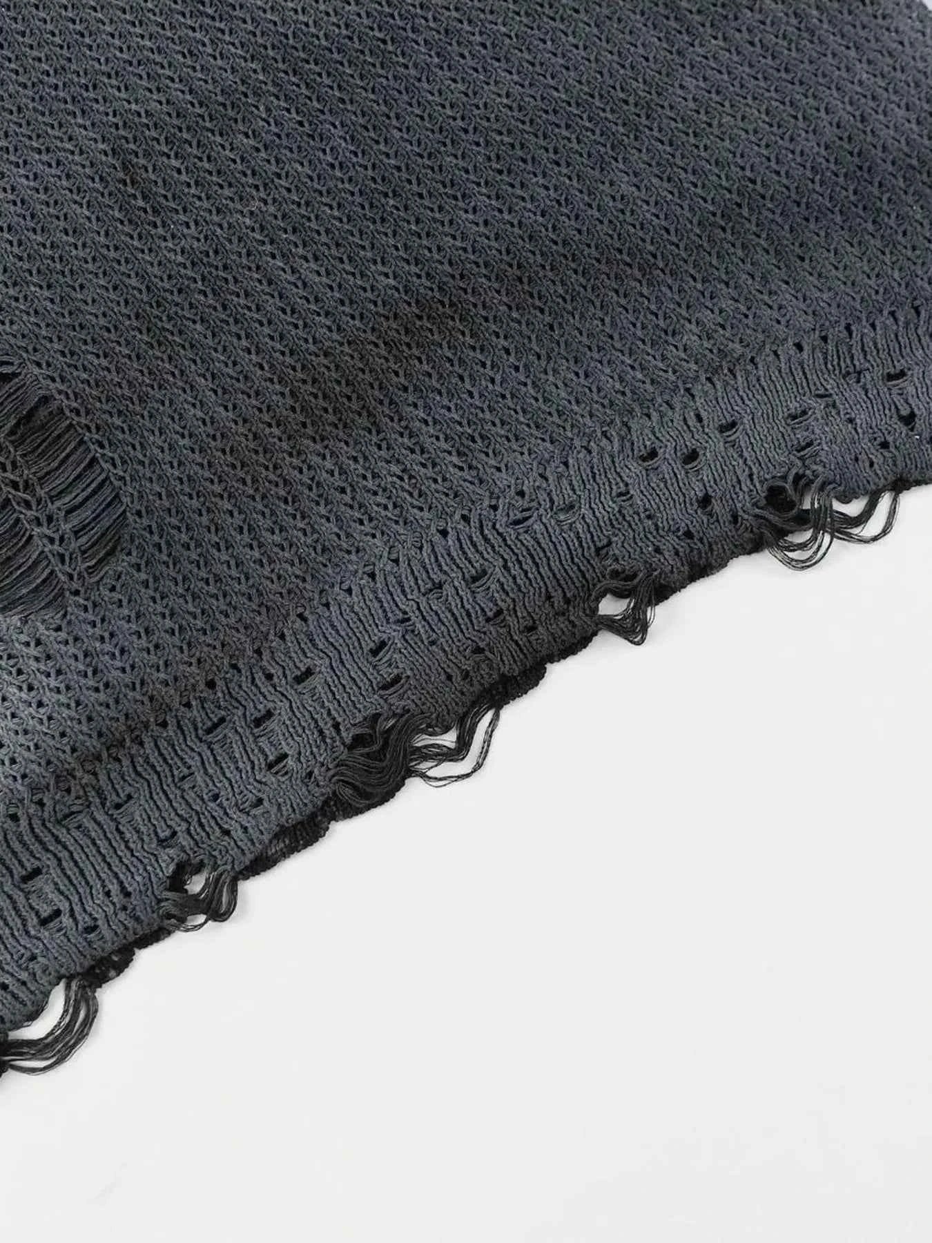 Men's Distressed Hem Knit Sweater Vest